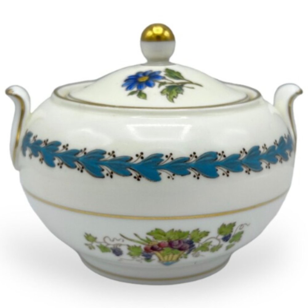 Appledore by WEDGWOOD / Porcelain Gold trim sugar bowl with lid.